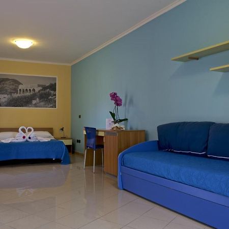 Hotel Ristorante Al Canto Delle Sirene Terracina Exterior foto